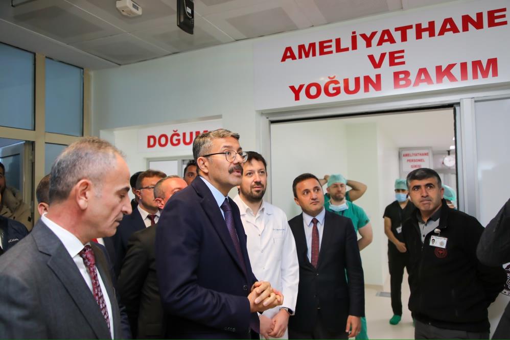 Vali Çelik, Çukurca Devlet Hastanesi’ni ziyaret etti