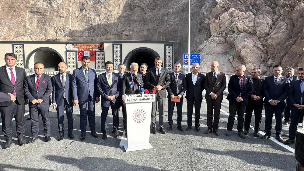 Bakan Uraloğlu Yeniköprü Tünelinde incelemelerde bulundu
