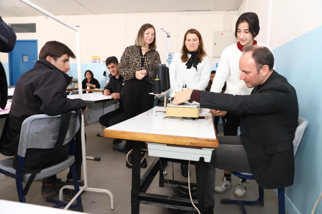 Kaymakam Yunus Emre Akpınar, Mevlana Mesleki ve Teknik Anadolu Lisesi’ni ziyaret etti