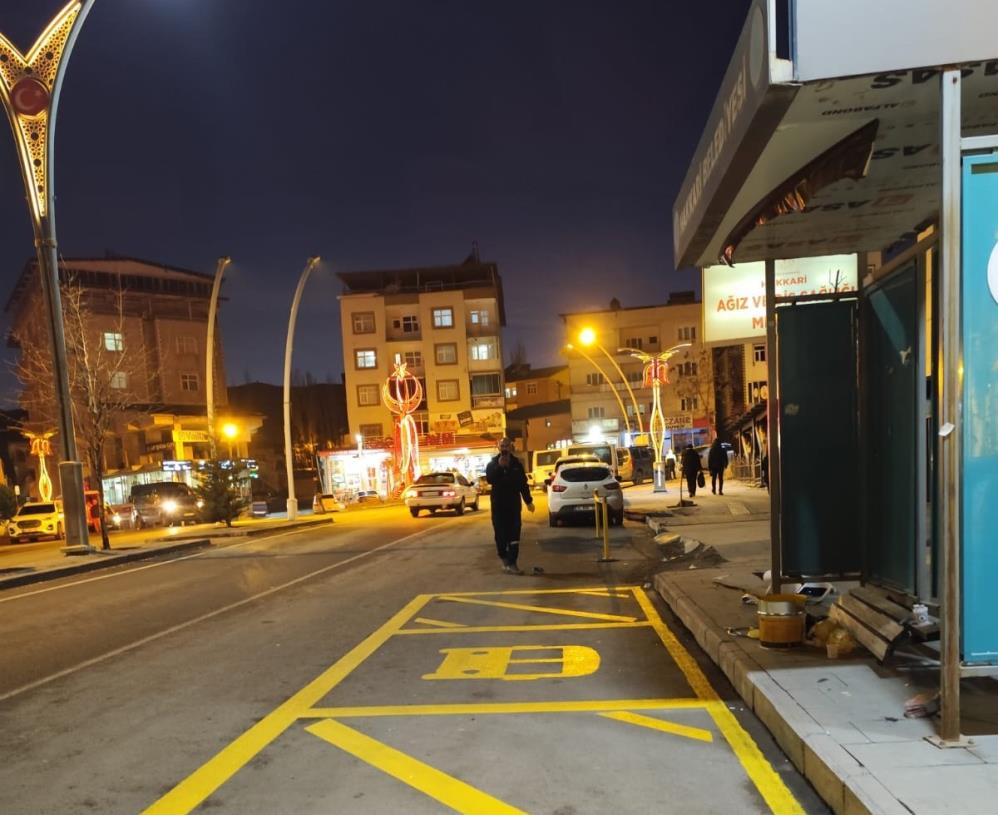 Hakkari Belediyesi’nden toplu taşıma duraklarına düzenleme