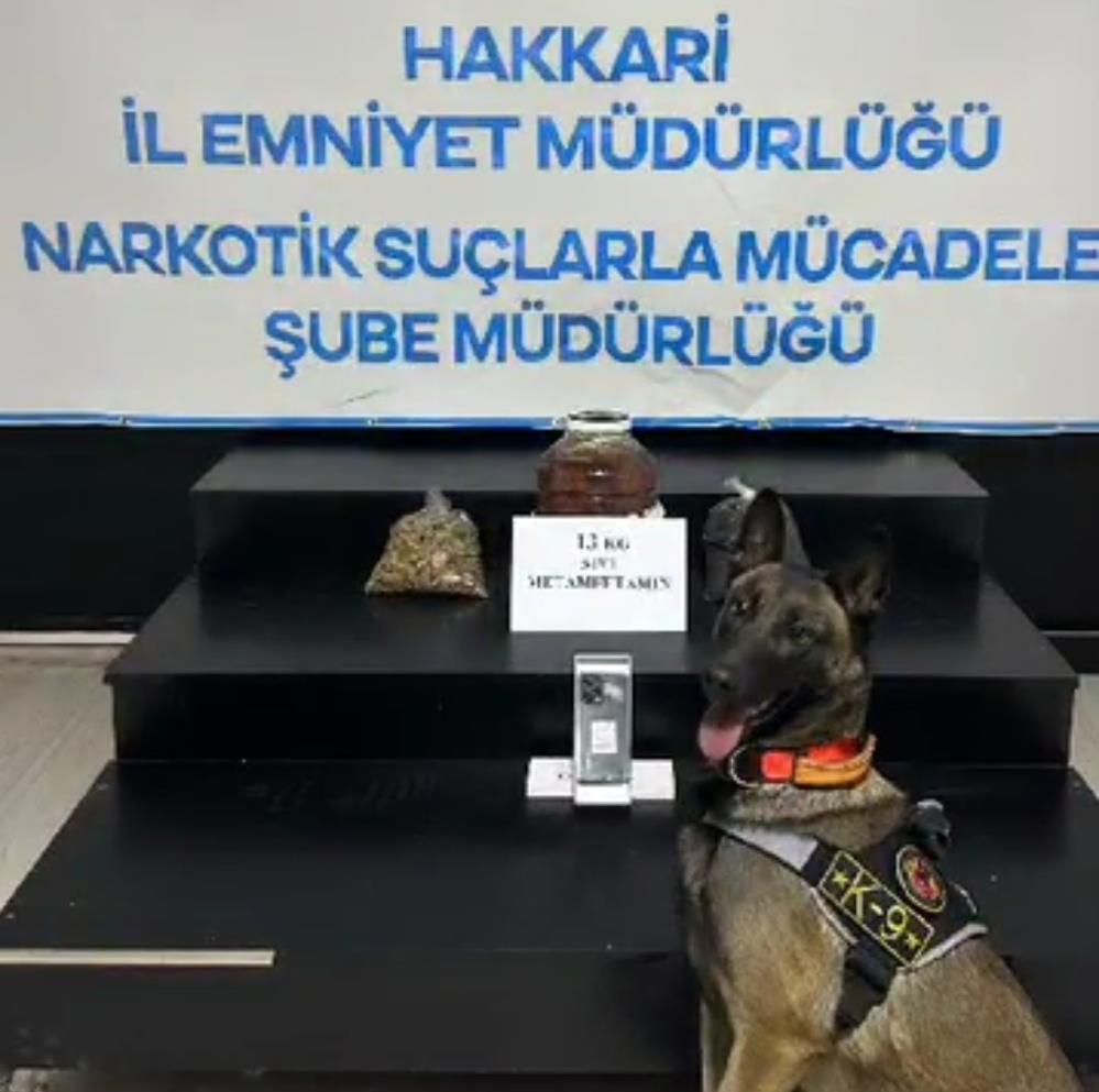 Hakkari’de turşu bidonunda 13 kilo metamfetamin ele geçirildi