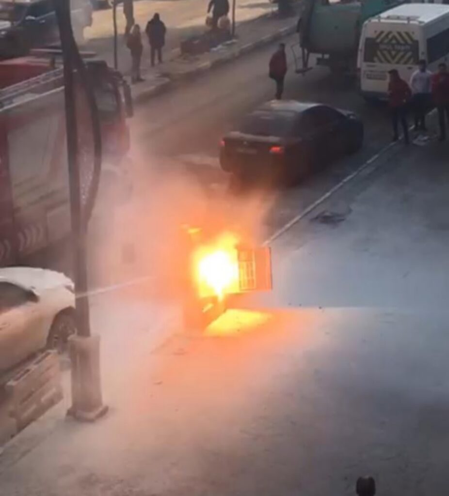 Yüksekova’da elektrik panosu alev alev yandı