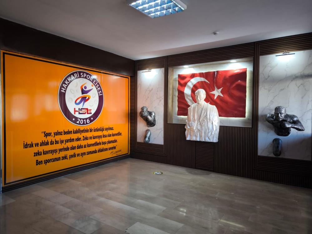 Ressam Erdi Gür ve öğrencilerinin sanat yolculuğu