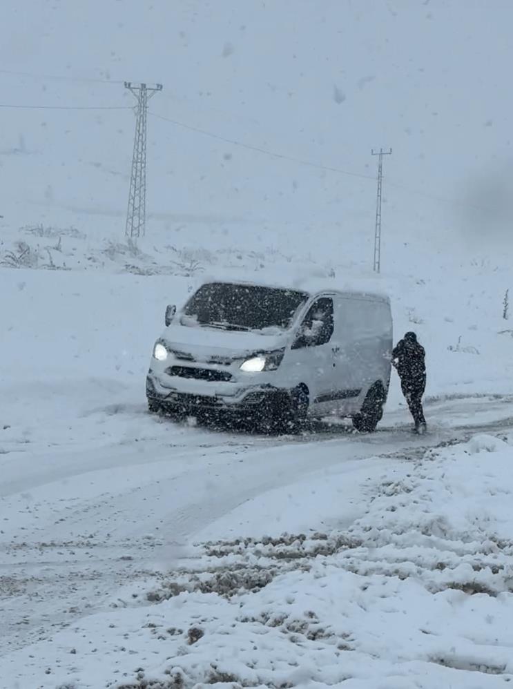 Yüksekova’da hayat durdu