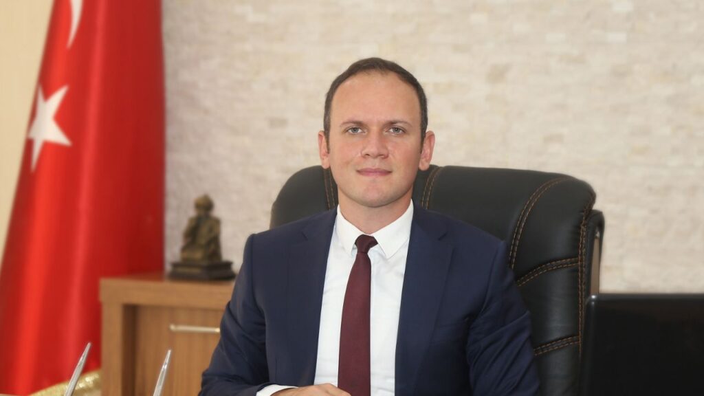 Şemdinli Kaymakamı Yunus Emre Akpınar’dan Yeni Yıl Kutlama Mesajı