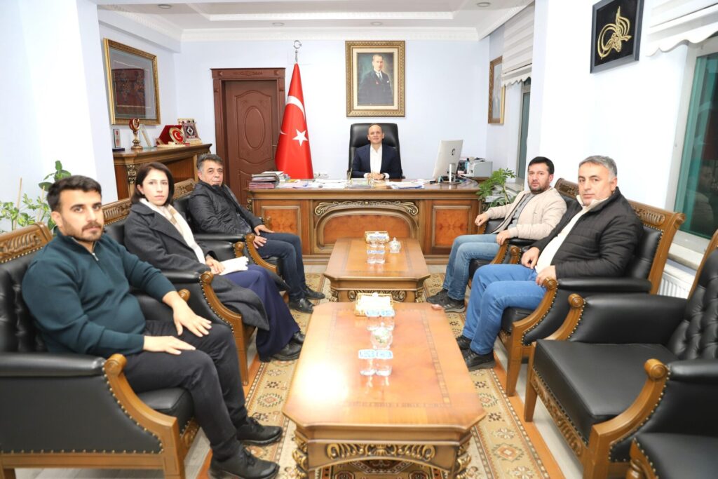Şemdinli Kaymakamı Yunus Emre Akpınar, gazetecilerle bir araya geldi