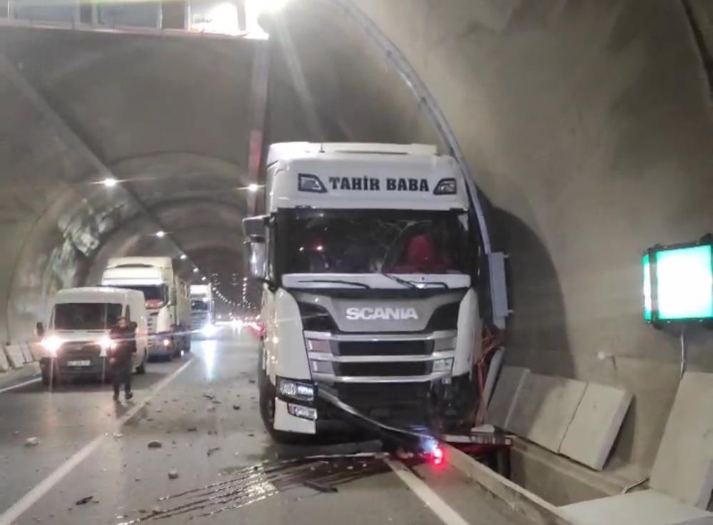 Yeniköprü Tüneli’nde kaza: 1 yaralı