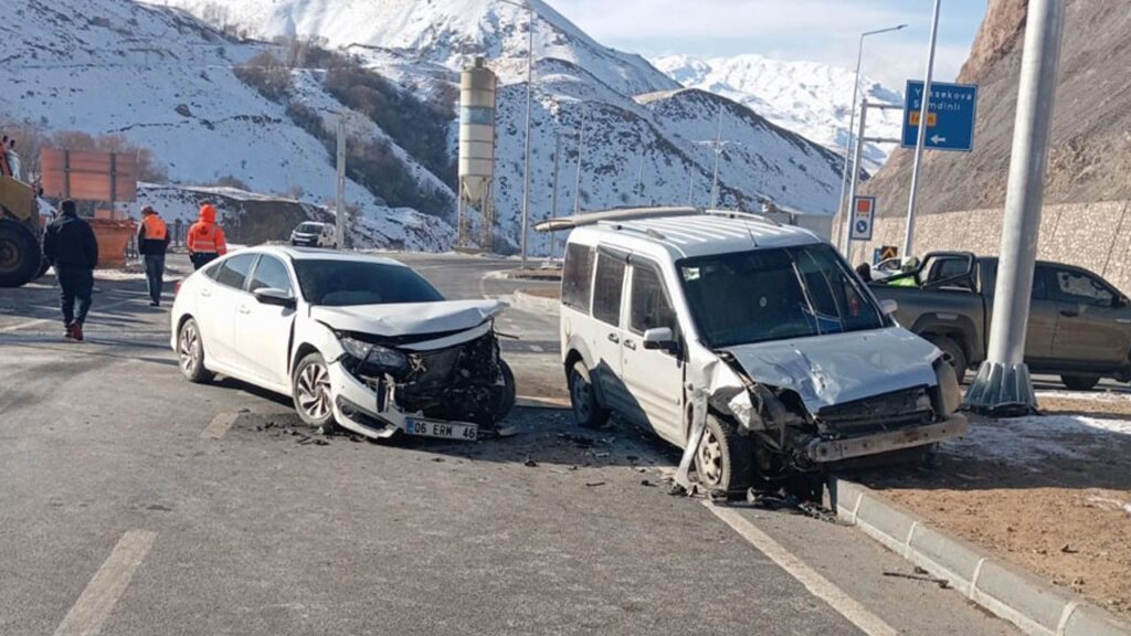 Yüksekova’da trafik kazası: 2 yaralı