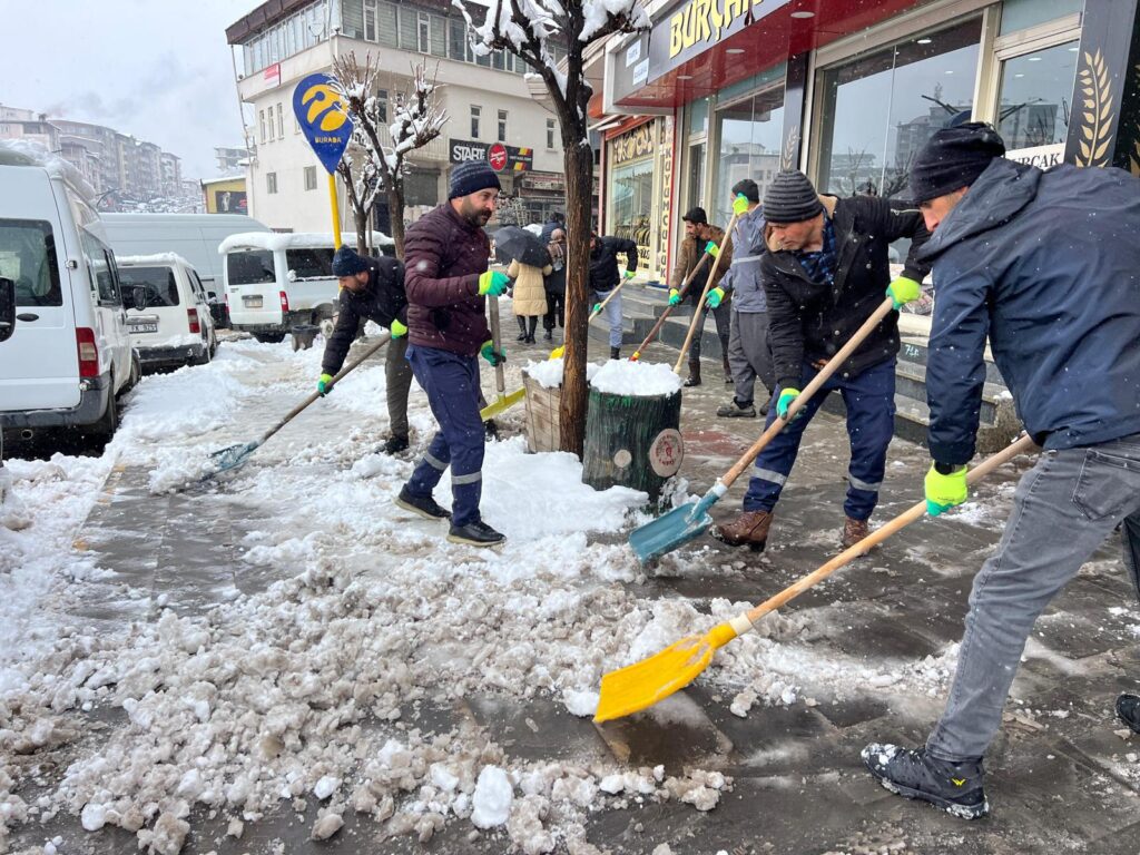 Başkan Şakar; “Tüm imkanlarımızla sahadayız”