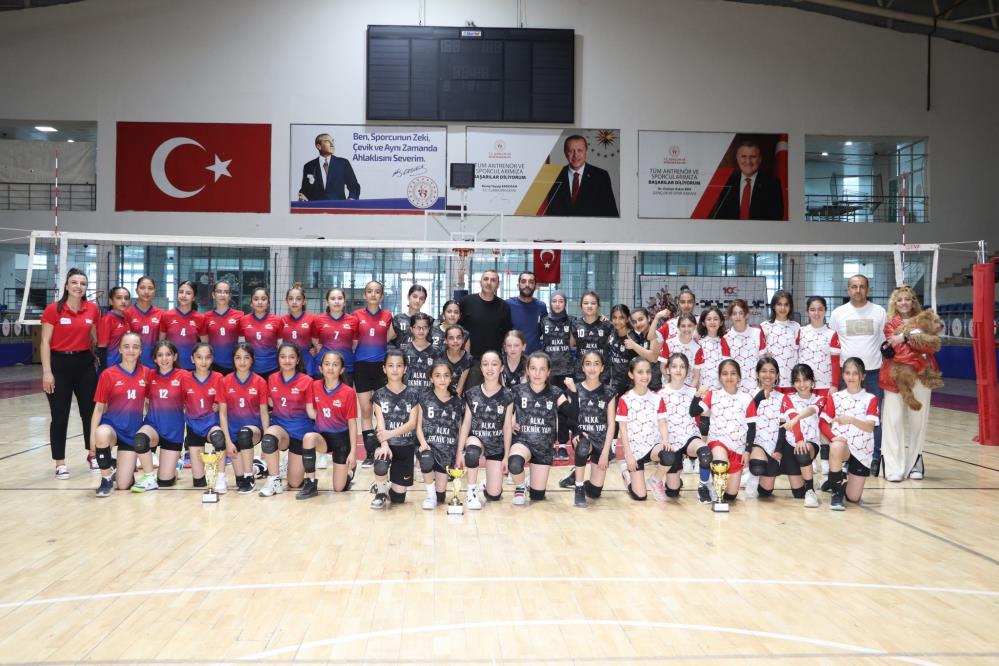 Hakkari’de Midi Kızlar Şampiyonası sona erdi