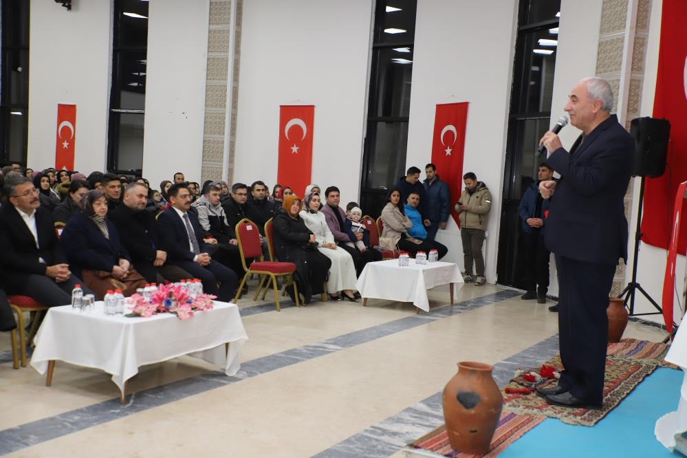 Yazar-şair Nurullah Genç okuyucularıyla buluştu