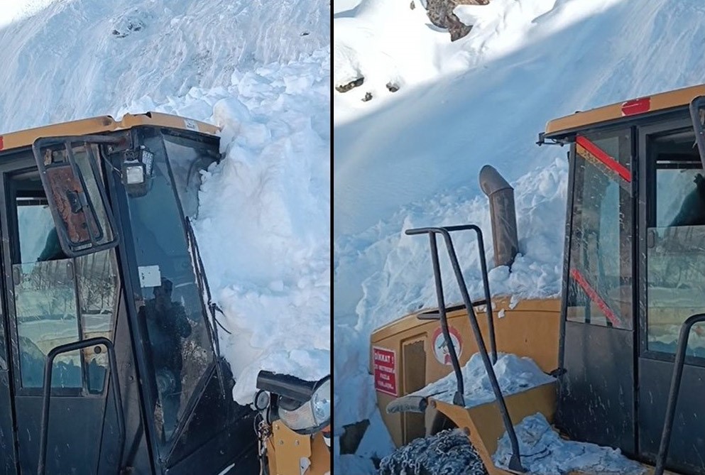 Hakkari’de iş makinesinin üzerine çığ düştü: Operatör yara almadan kurtuldu