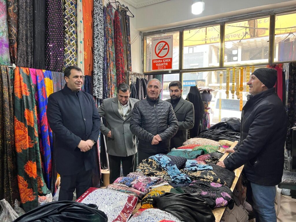 Şemdinli Belediye Başkanı Fahri Şakar  İlçe Esnafını Ziyaret Etti