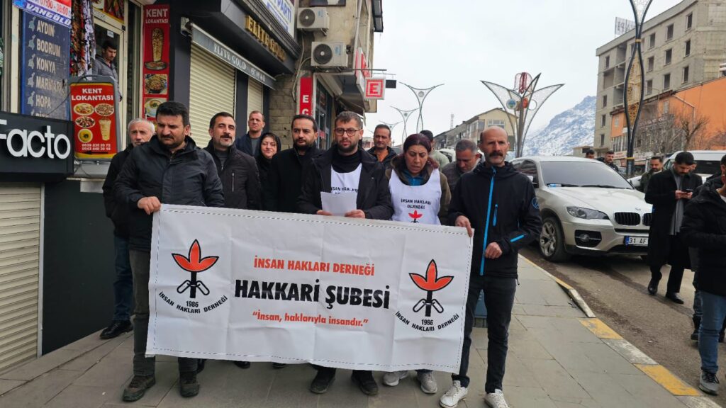 İHD Hakkari Şubesi’nden 6 Şubat depreminde hayatını kaybedenler anıldı