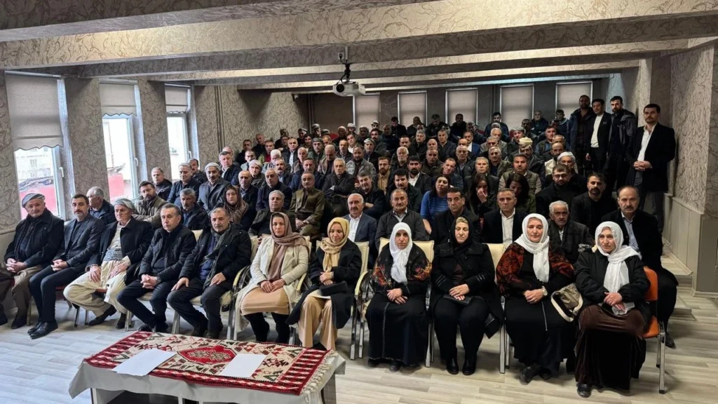 DEM Parti Şemdinli‘de halk toplantısı gerçekleştirdi