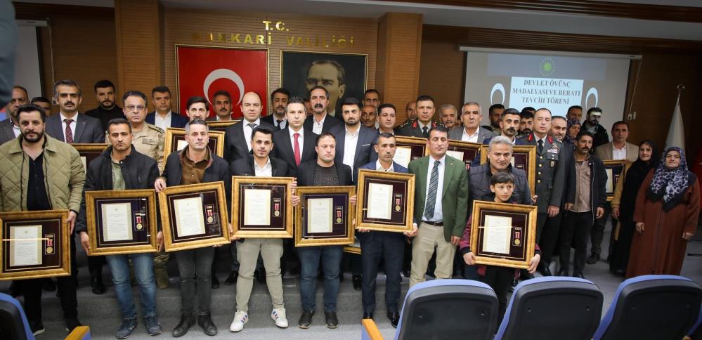 Hakkari’de şehit ailelerine devlet övünç madalyası verildi