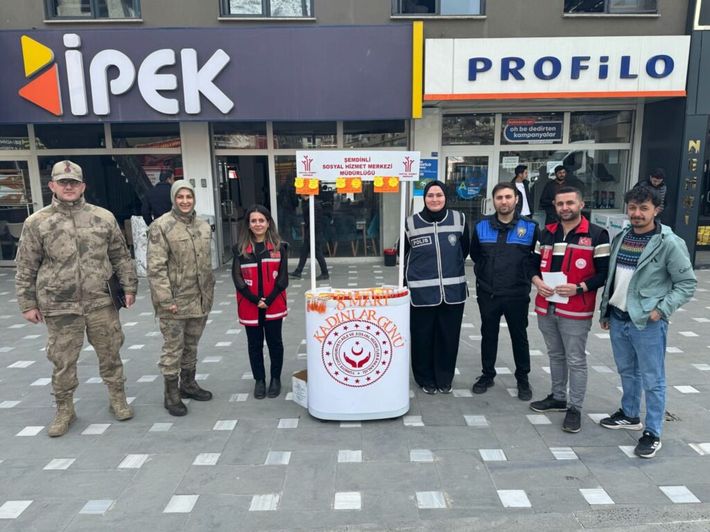 Şemdinli’de farkındalık standı kuruldu