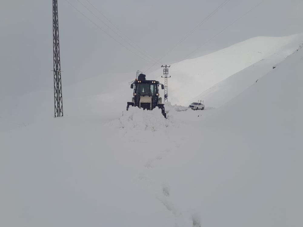 Hakkari’de 37 köy yolu ulaşıma kapandı