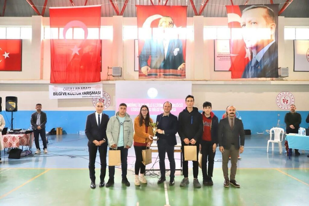 Şemdinli’de Okullar Arası Bilgi ve Kültür Yarışması düzenlendi
