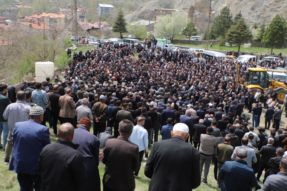 Van’daki kazada hayatını kaybeden 6 kişi toprağa verildi