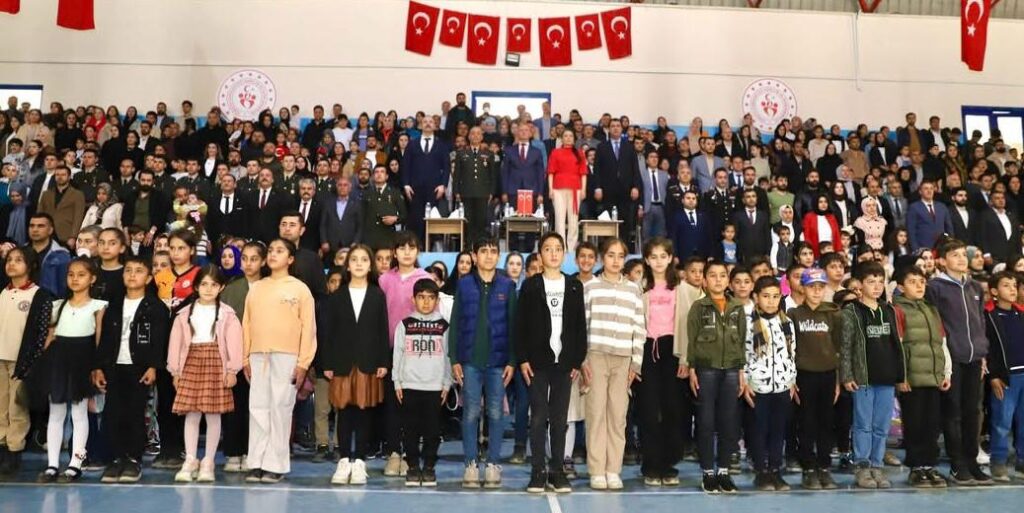 Şemdinli’de 23 Nisan coşkusu