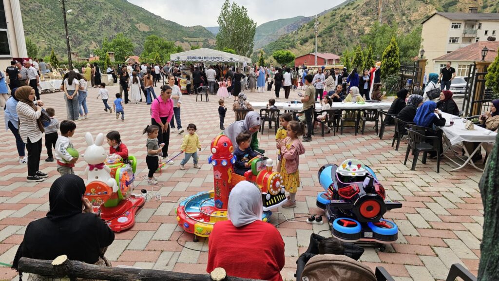 Şemdinli Mevlana Mesleki ve Teknik Anadolu Lisesi, yıl sonu sergisi düzenledi