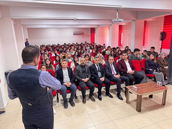 Şemdinli’de Başarıya Koşuyoruz: Gençlerimize Yol Gösteren Eğitim Hareketi Devam Ediyor