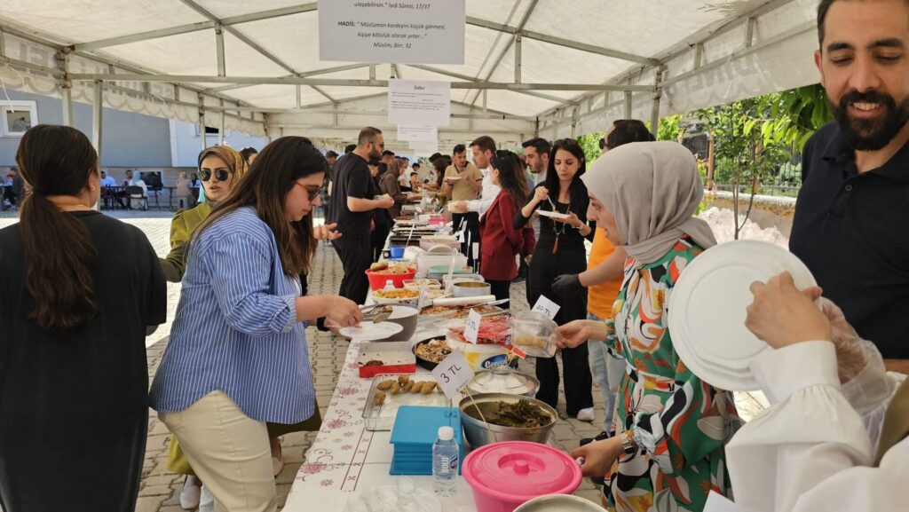 Şemdinli’de Değerler Sokağı Kermesi ve Filistin sergisi düzenlendi