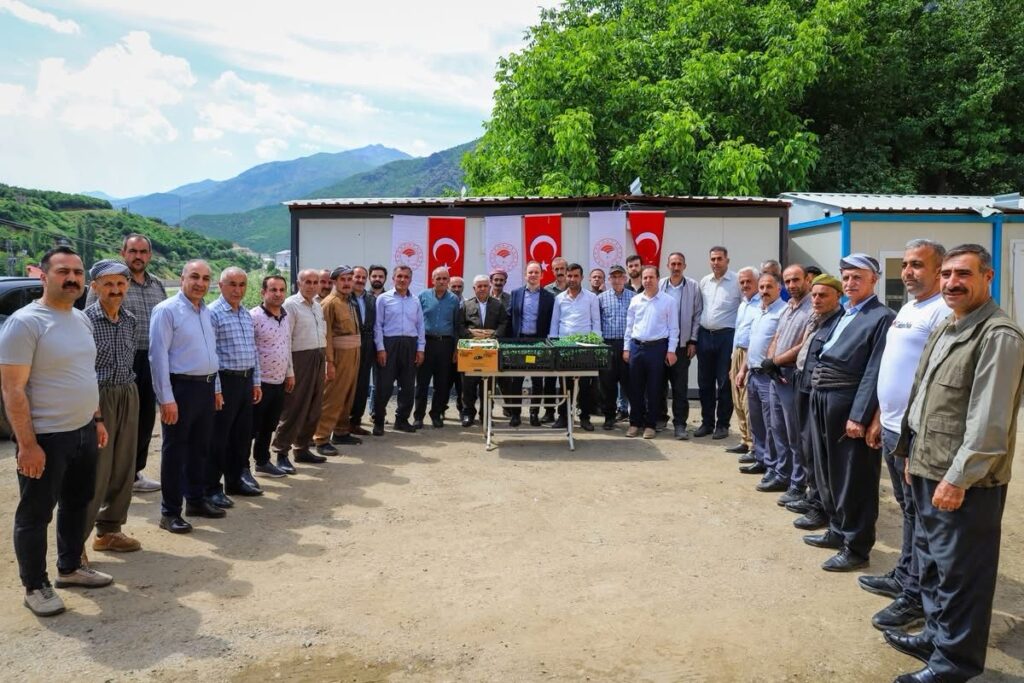 Şemdinli’de Sebze fideleri dağıtıldı