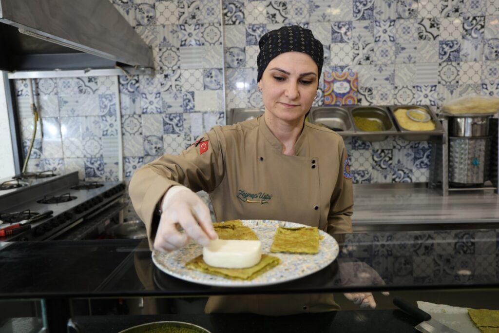 Adana sıcakları dondurmalı tatlılara rağbeti arttırdı