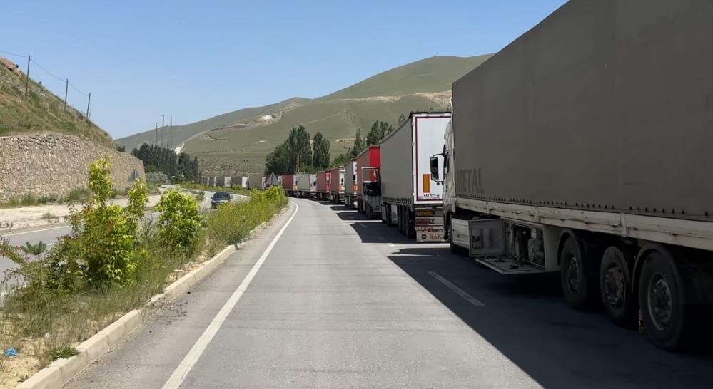 Esendere Gümrük Kapısı’nda 10 kilometrelik tır kuyruğu