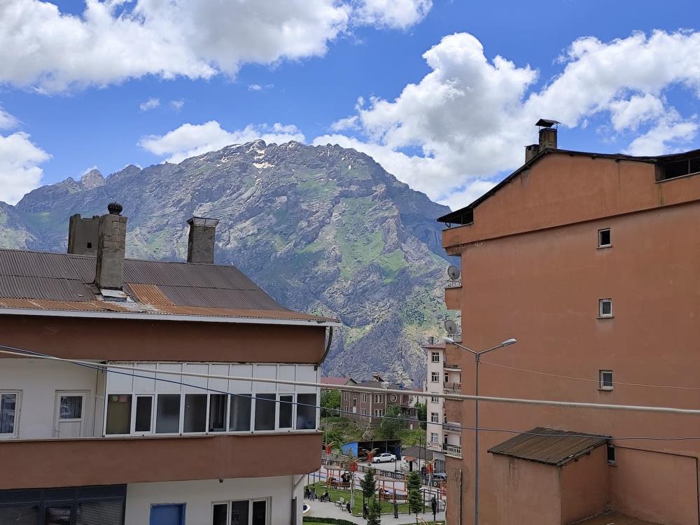 Hakkari’de haziran ayında kar sürprizi