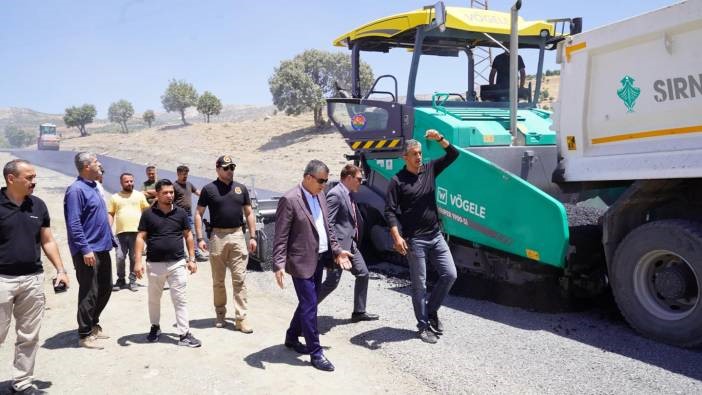 Şırnak’ta köy yollarının konforlu hale getirilmesi için çalışmalar devam ediyor