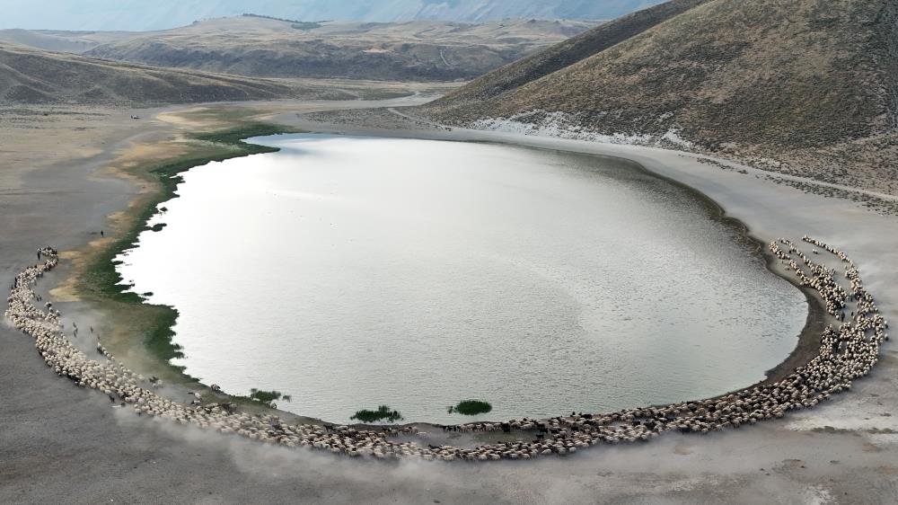 Nemrut’ta toz bulutu içinde görsel şölen