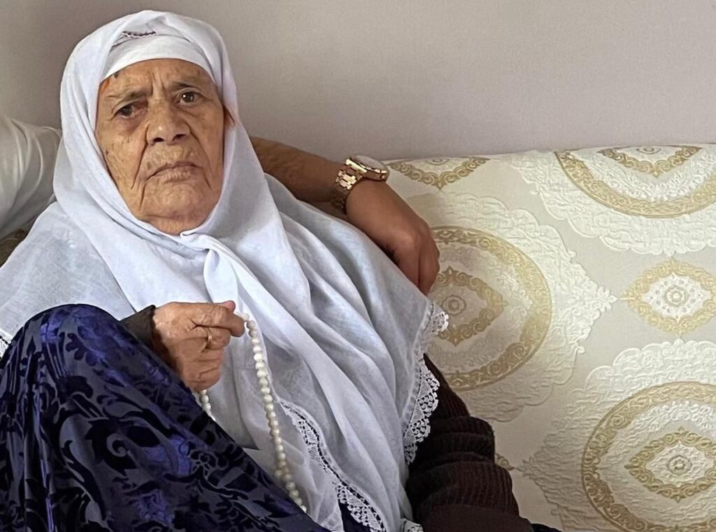 Şemdinli Altınsu Köyünün 120 Yaşındaki Çınarı Fatma Tekin Vefat Etti
