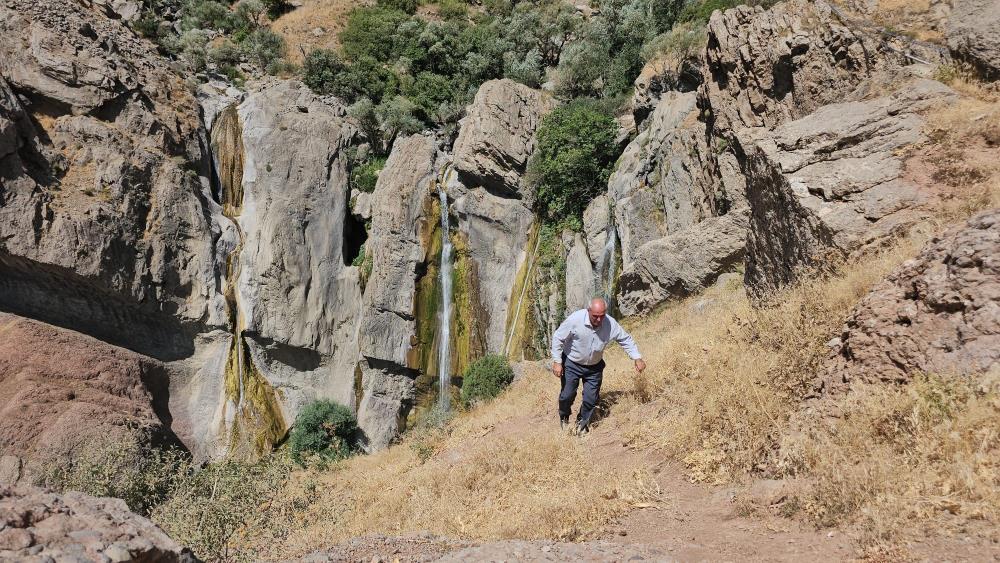 Hakkari’nin saklı cenneti Marînüs Şelalesi insanları büyülüyor
