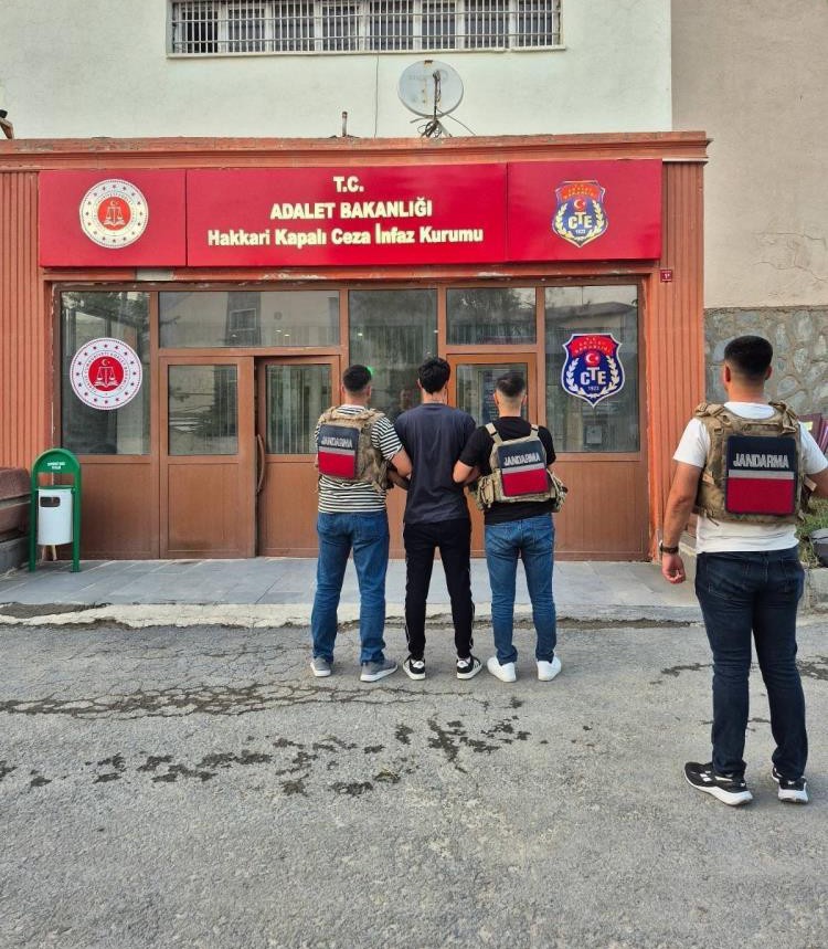 Hakkari’de kesinleşmiş hapis cezası olan 2 kişi yakalandı
