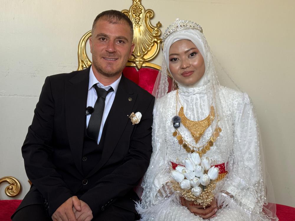 Yüksekova’ya Endonezyalı gelin: Aşkları kıtaları aştı