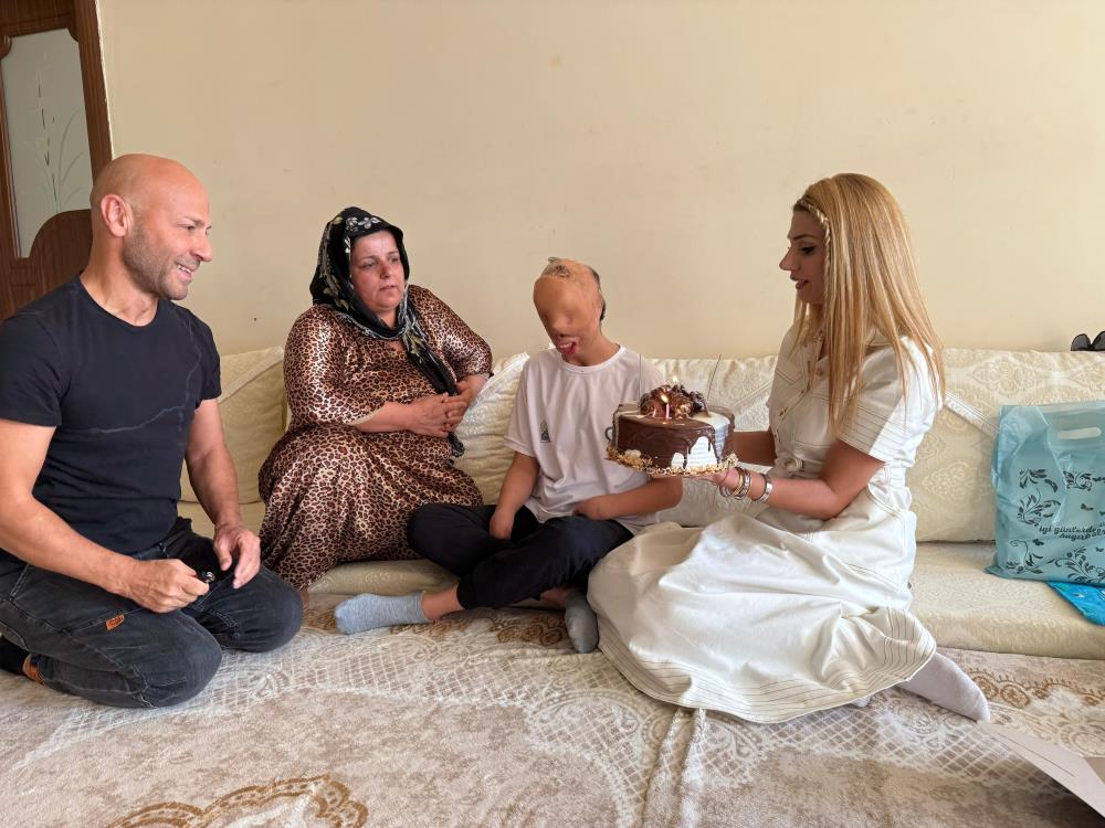 Kocaeli’nden Yüksekova’ya sevgi seli: Zeynep öğretmen, özel gereksinimli çocuğun hayatına dokundu
