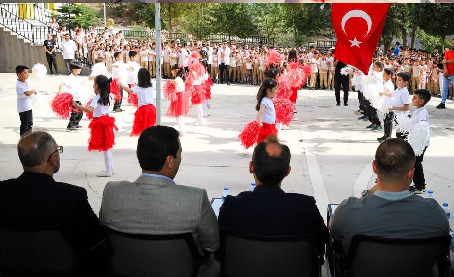 Şemdinli’de ilköğretim haftası kutlandı