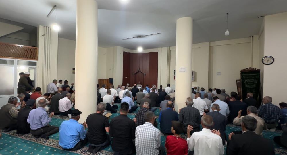 Yüksekova’da Mevlid Kandili coşkusu: Gül, şerbet ve tatlı ikramı renkli anlar yaşattı