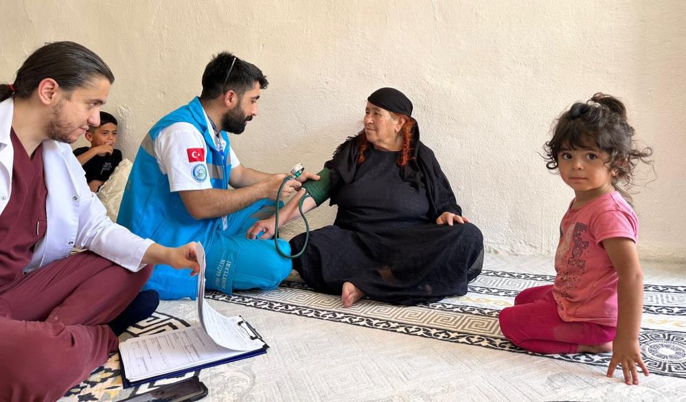 Derecik ilçesinde vatandaşlara yerinde sağlık hizmeti