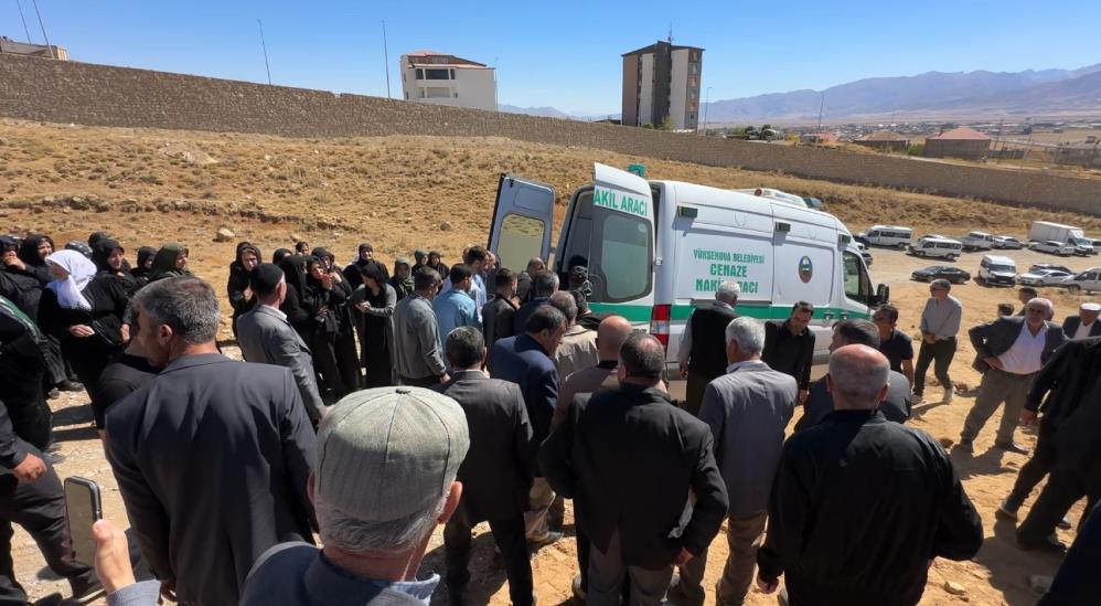 Yüksekova’yı yasa boğan acı: 15 yaşındaki Arnisa Bozkurt gözyaşları arasında toprağa verildi