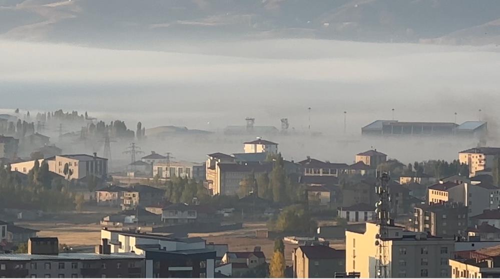 Yüksekova’da sisle gelen doğal güzellik