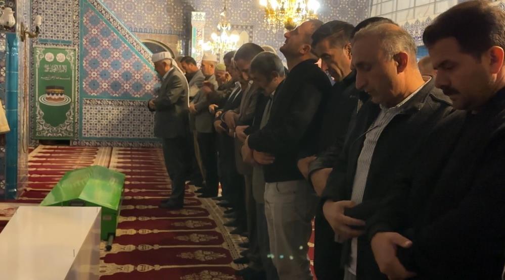 Yüksekova’da bıçaklı saldırıda hayatını kaybeden genç toprağa verildi