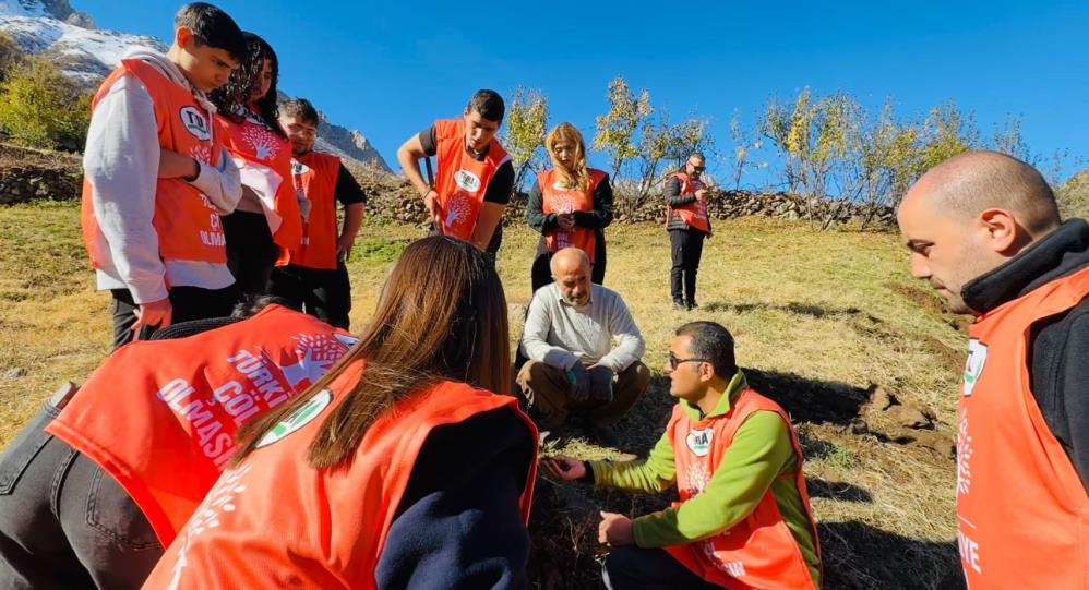 Yüksekova’da erozyonla mücadele için fidan dikme etkinliği