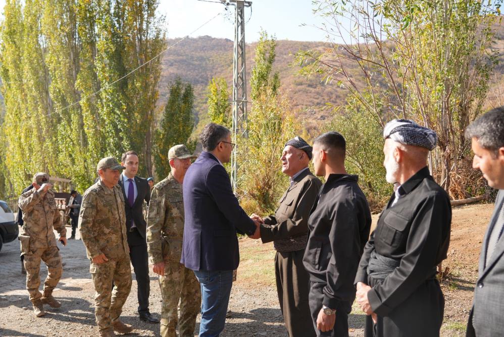 2. Ordu Komutanı Korgeneral Topaloğlu gaziyi köyünde ziyaret etti