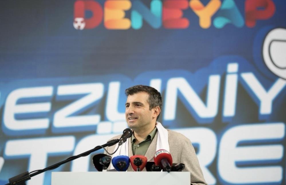 Selçuk Bayraktar mezun olan gençlere seslendi: “Bu güzel ülkenin geleceğinde sizlerin imzası olacak”