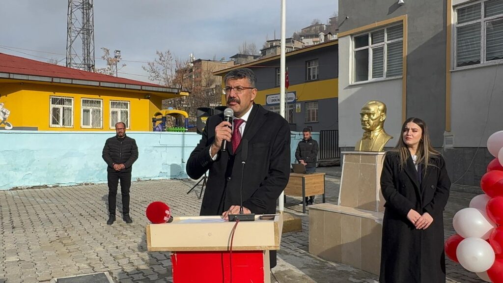 Şemdinli’de Cumhuriyet İlk ve Ortaokulu ile Aile Sağlık Merkezi Hizmete Açıldı
