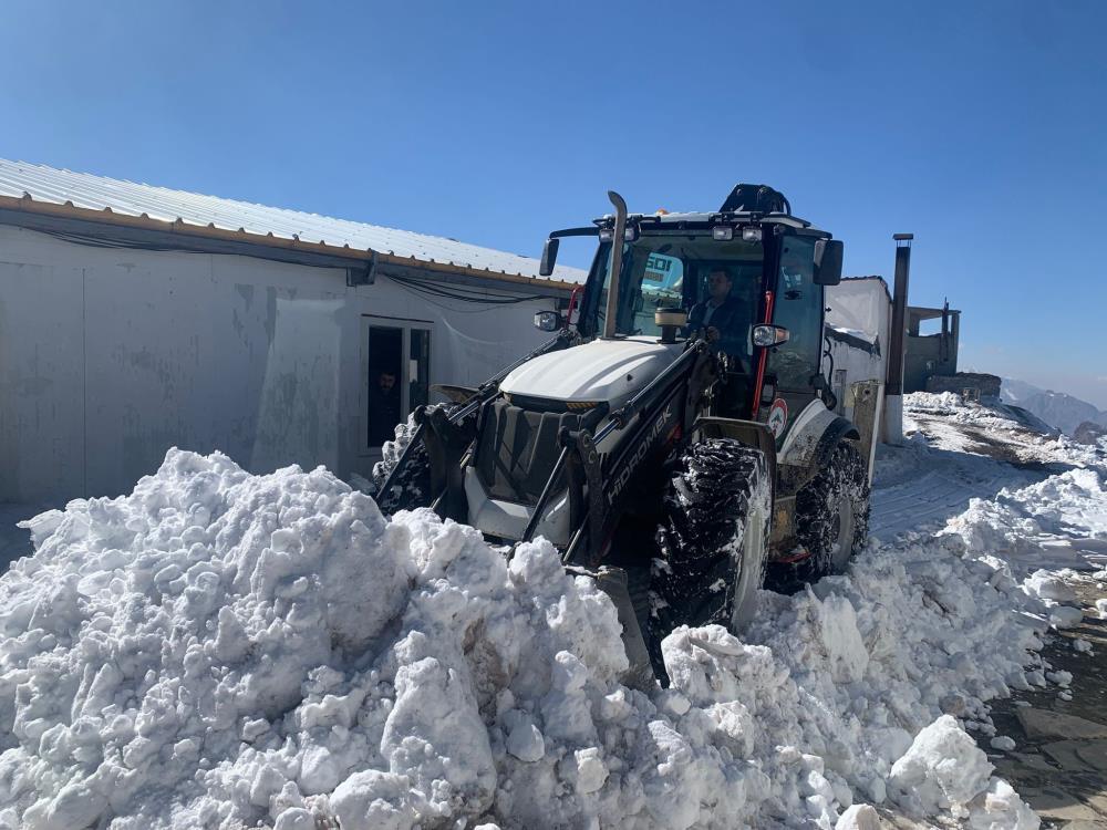 Hakkari’de 2 köy ve 10 mezra yolu kapandı